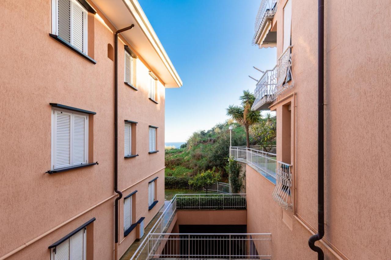 086 - Sunshine Home, 5 Minuti Dalla Spiaggia - Parcheggio Privato Gratis Incluso 欧斯佩达蒂 外观 照片